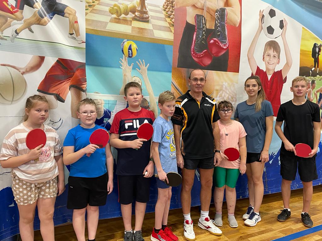 Карпинские спортсмены завоевали шесть медалей на областном турнире по настольному теннису