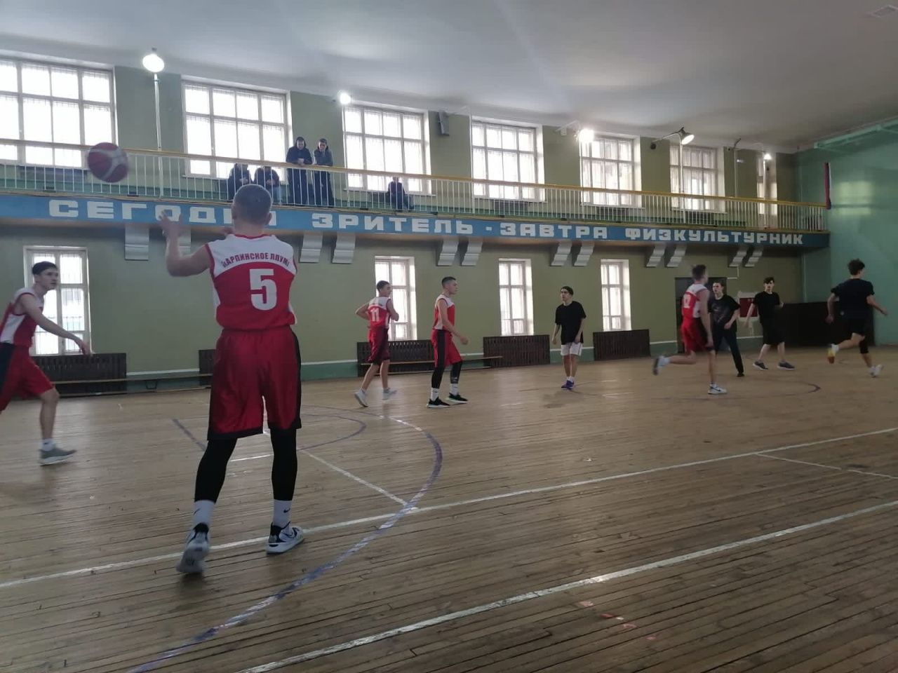 В Карпинске прошло Первенство города по баскетболу среди школьников и студентов
