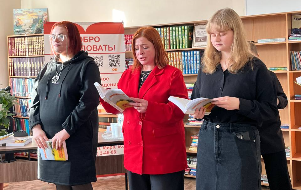 Поэты и писатели Северных городов презентовали карпинцам книгу «Уральские строки»