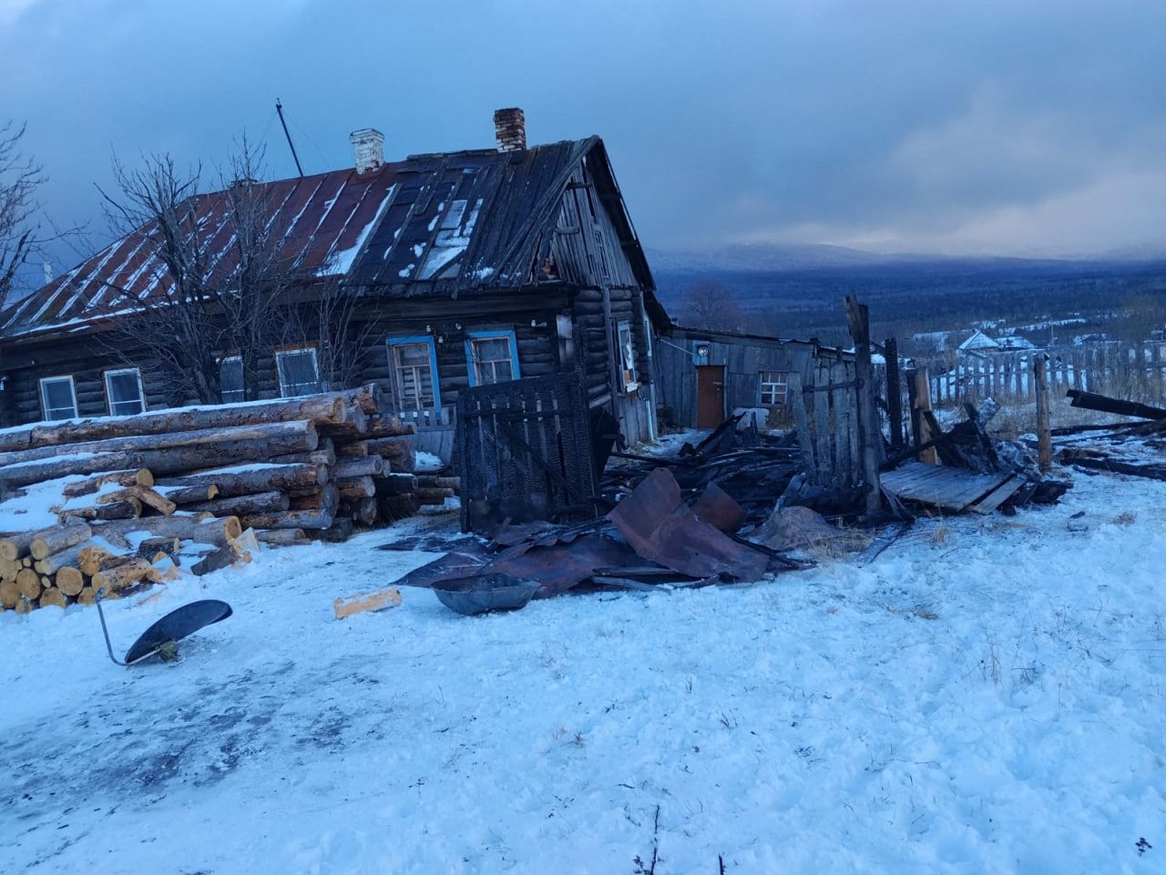 Вчера в Кытлыме произошел пожар. Горело частное домовладение напротив школы