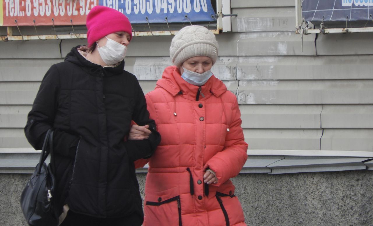 Везде носить маску не нужно. Куйвашев разъяснил, что понимается под "территориями общего пользования"