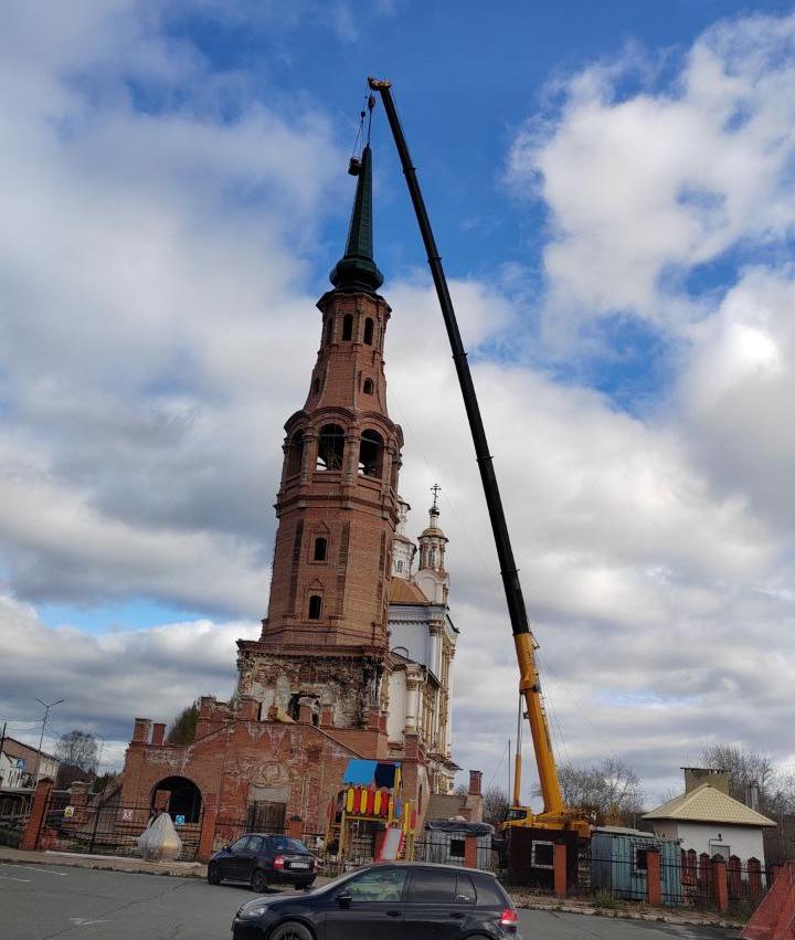 У Введенского собора достроили колокольню