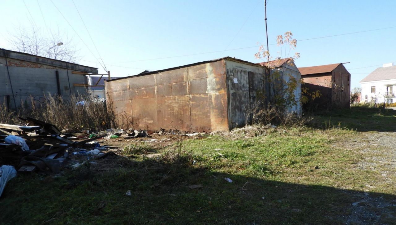 Карпинский подрядчик согласился убрать бесхозные гаражи всего за 6 тысяч рублей