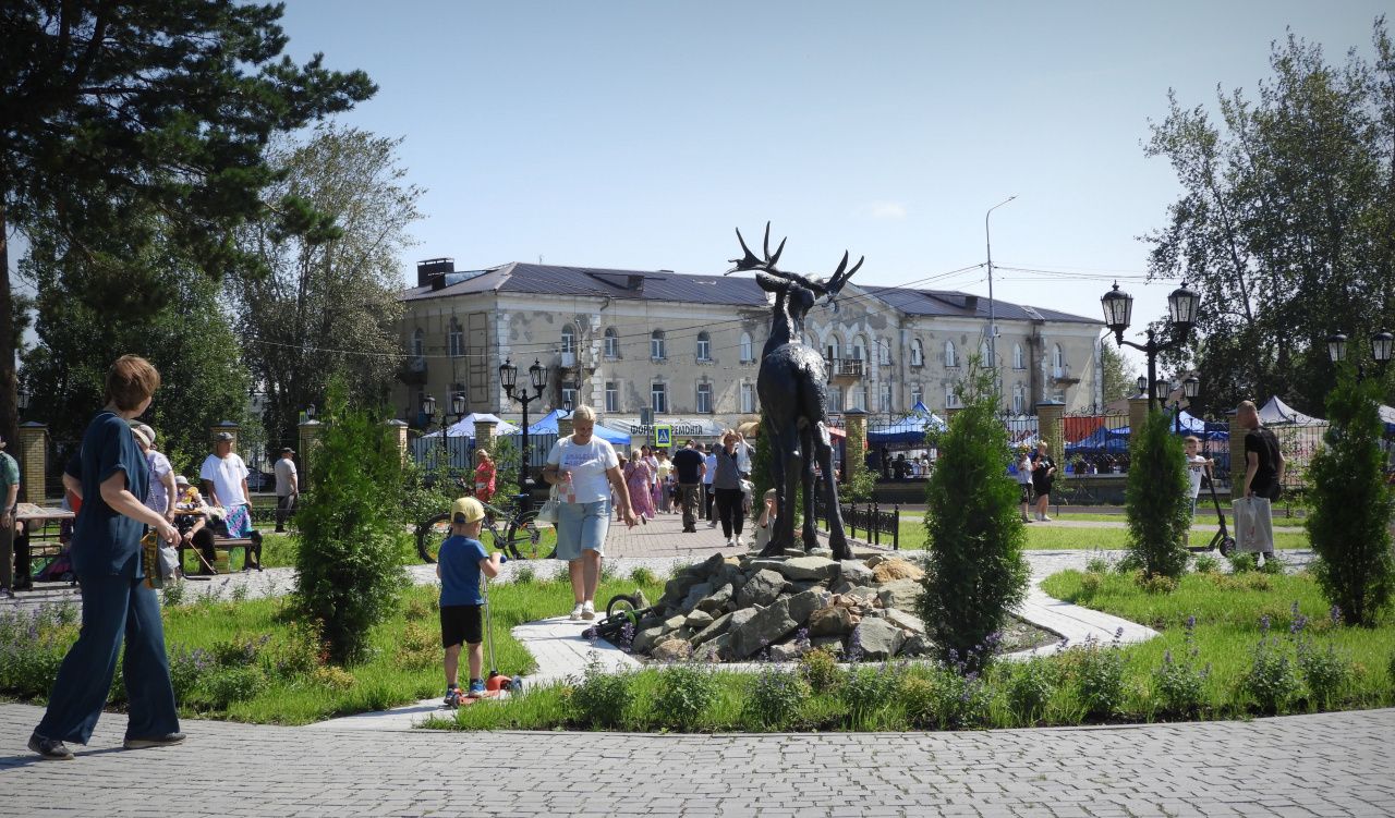 В карпинском парке Угольщиков отпраздновали День города и День металлурга