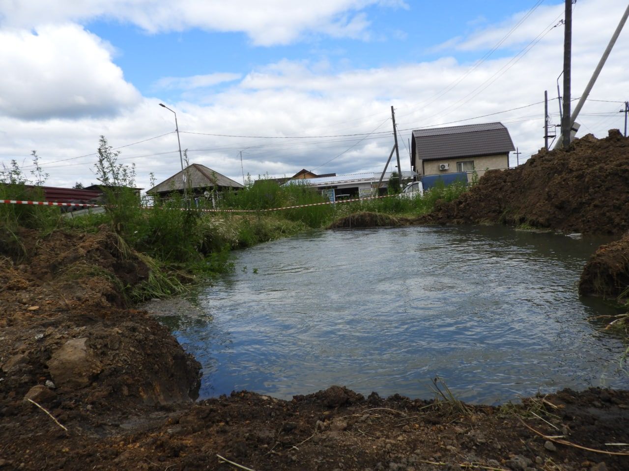 В Карпинске продолжается ремонт главного водовода