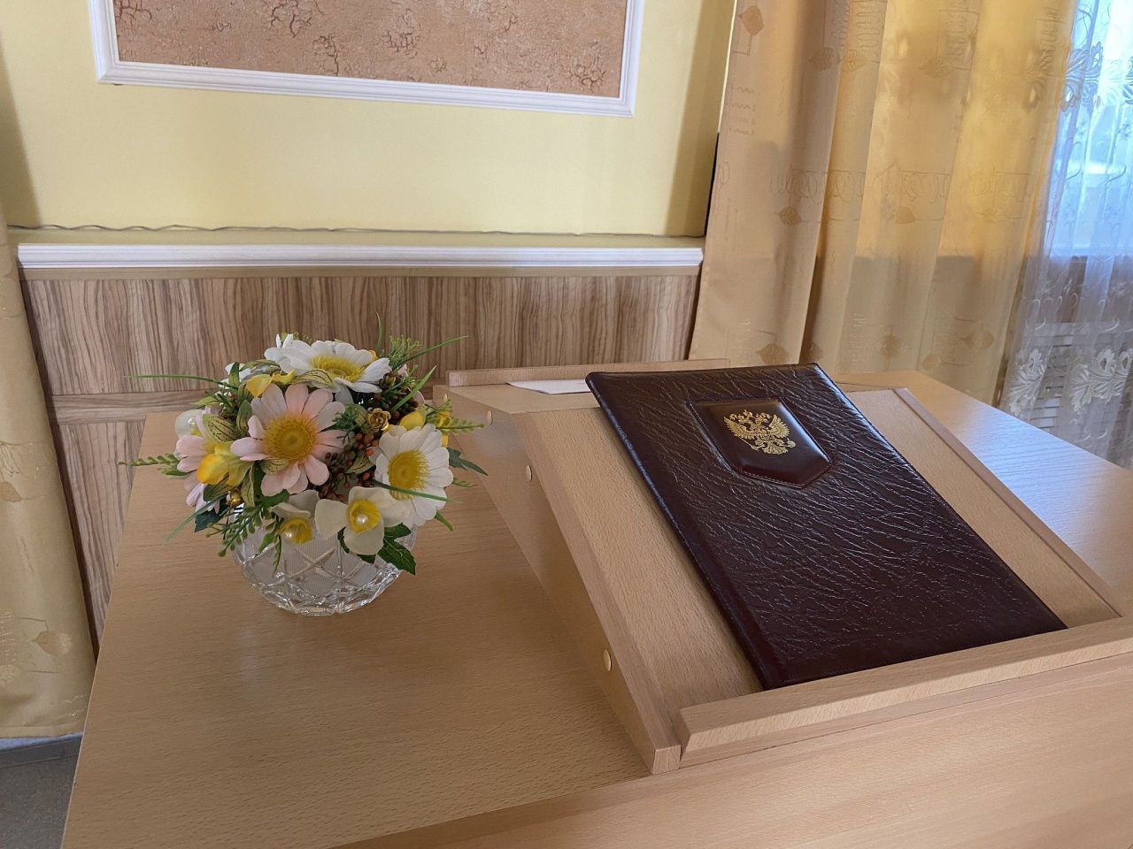 Три пары из Карпинска удостоены знаков отличия «Совет да любовь»