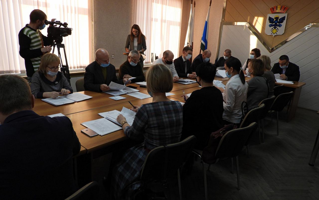 Депутаты одобрили повышение зарплаты председателю Думы, мэру и чиновникам