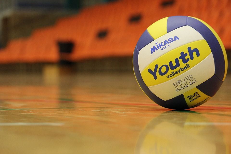 В Карпинске стартовал открытый Чемпионат по волейболу