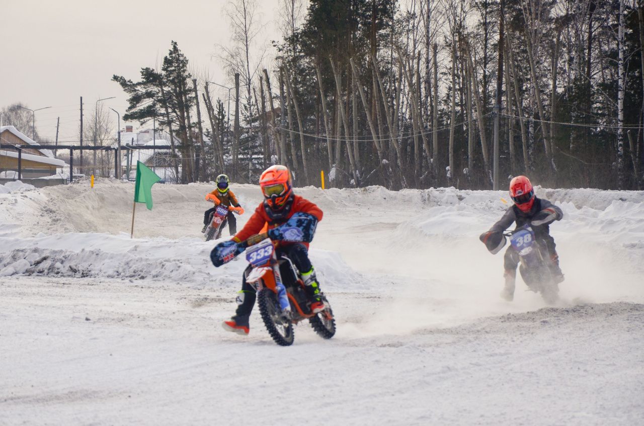 1,8 километра драйва: в Карпинске прошел финал областного Чемпионата по мотокроссу