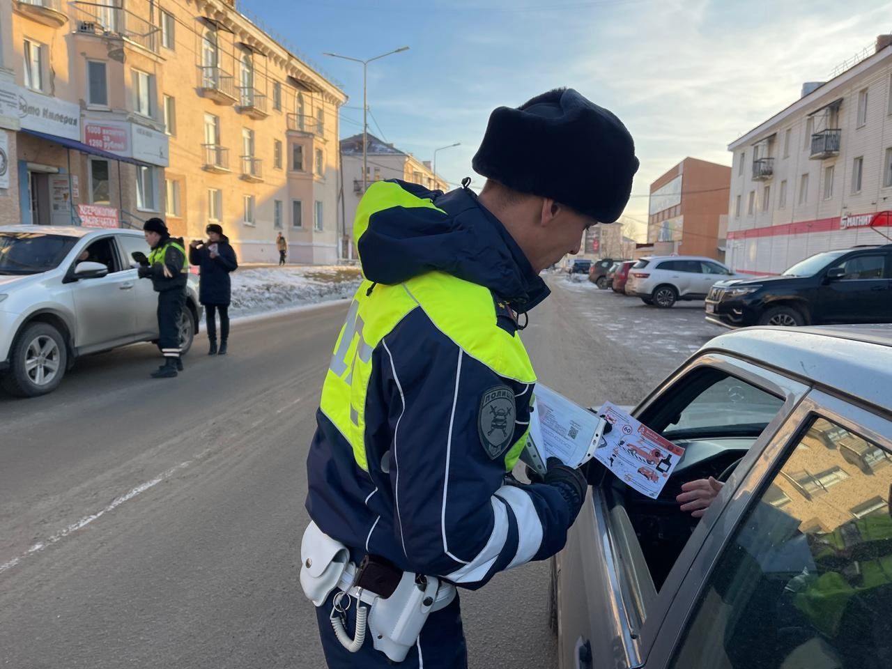Госавтоинспекция напомнила карпинцам о дорожной безопасности в зимний период