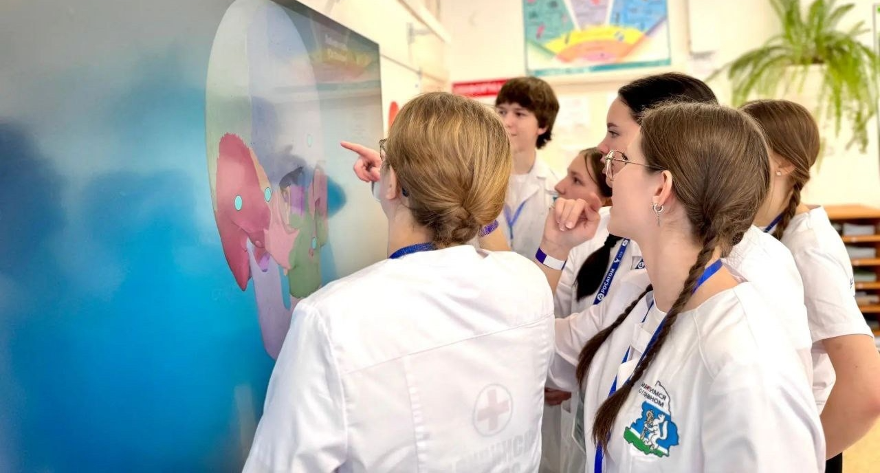 Карпинские школьники стали призерами окружного конкурса будущих медиков