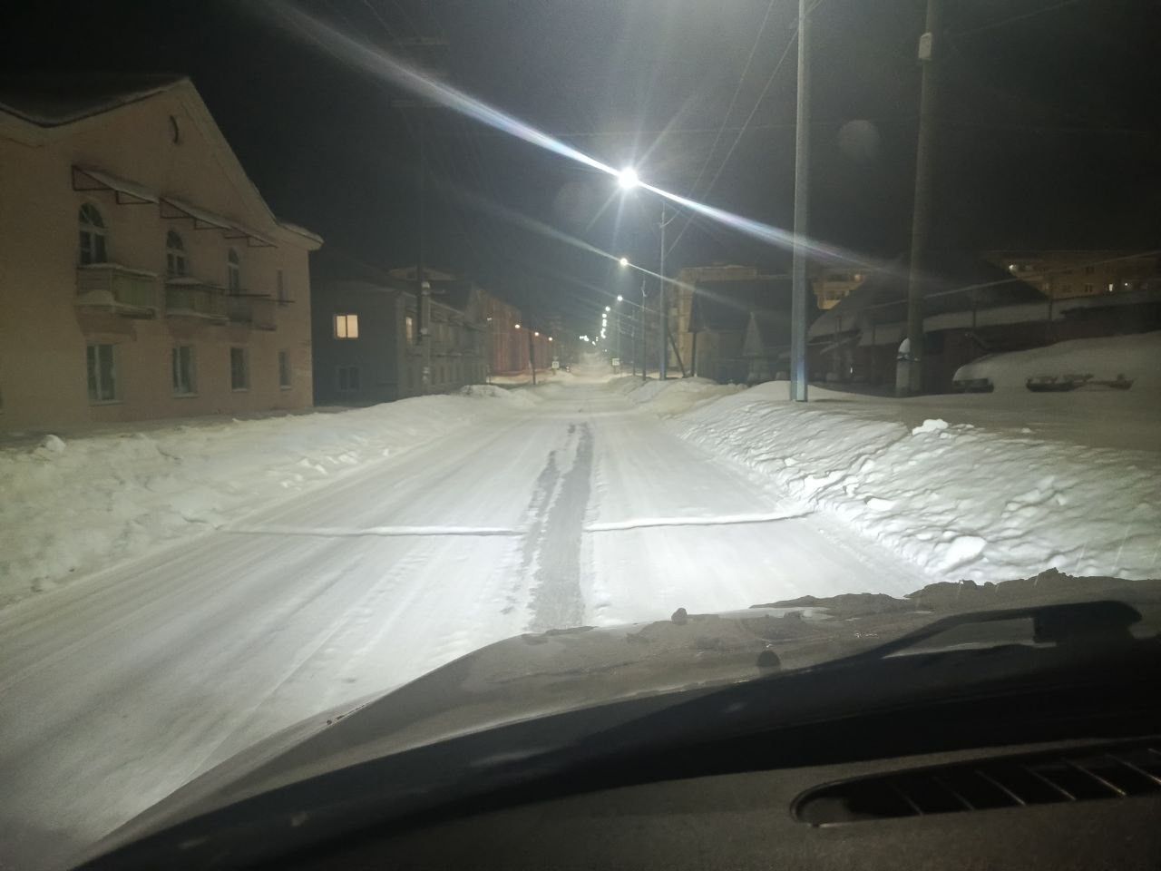 Жители улицы 8 Марта самовольно сделали дорожную неровность. Водители недовольны