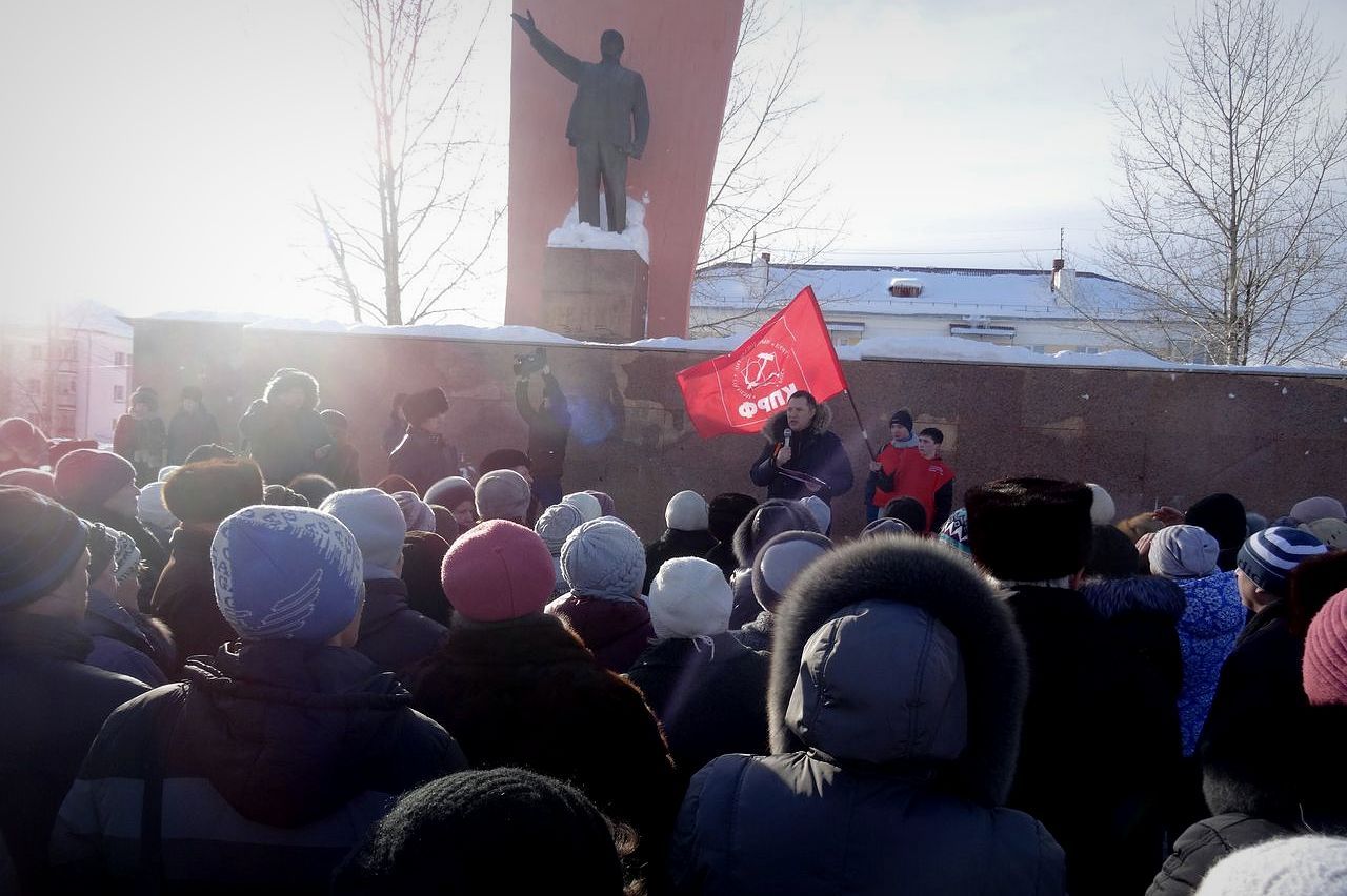 Карпинские коммунисты хотели провести на городской площади протестный митинг. Мэрия не разрешила