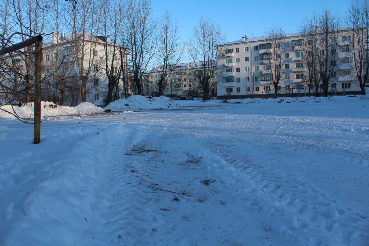 Жители домов по Куйбышева благодарят УК за расчистку футбольной площадки
