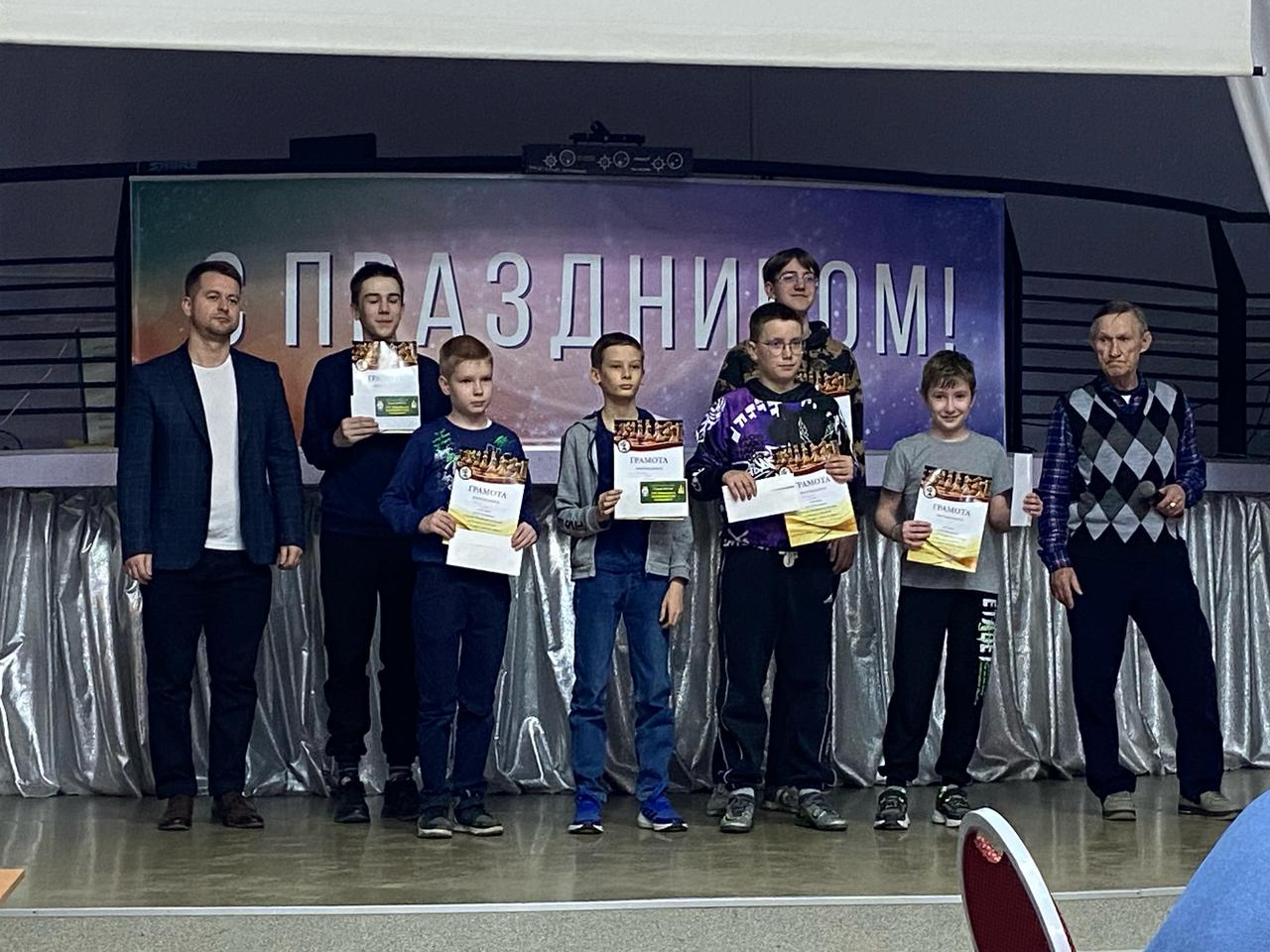 Карпинские шахматисты стали лучшими на серовском турнире