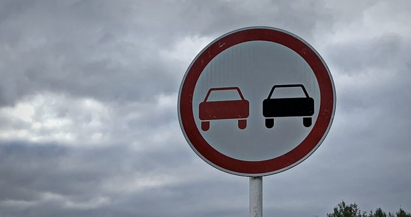 На Суворова уберут дорожный знак, запрещающий обгон 