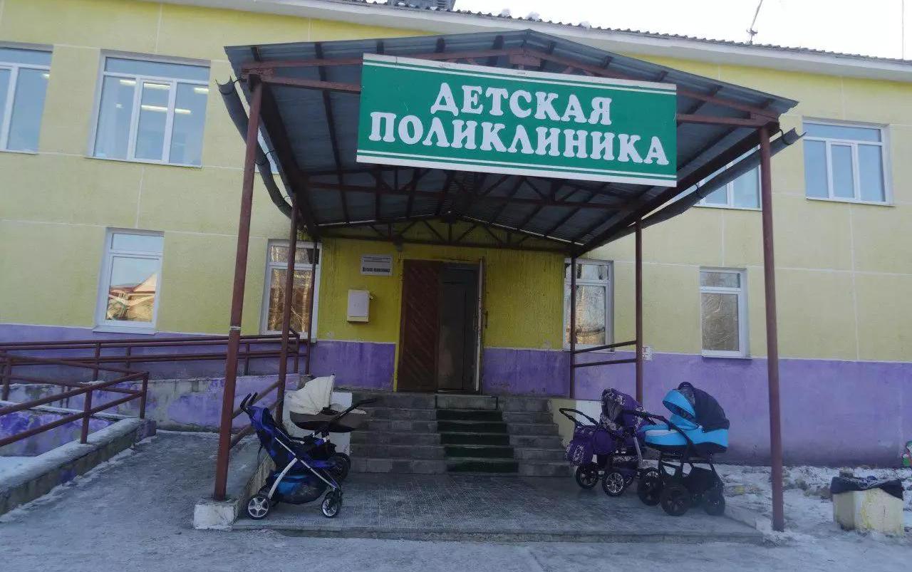 Житель Карпинска озвучил семь проблемных вопросов детской поликлиники. Публикуем ответы