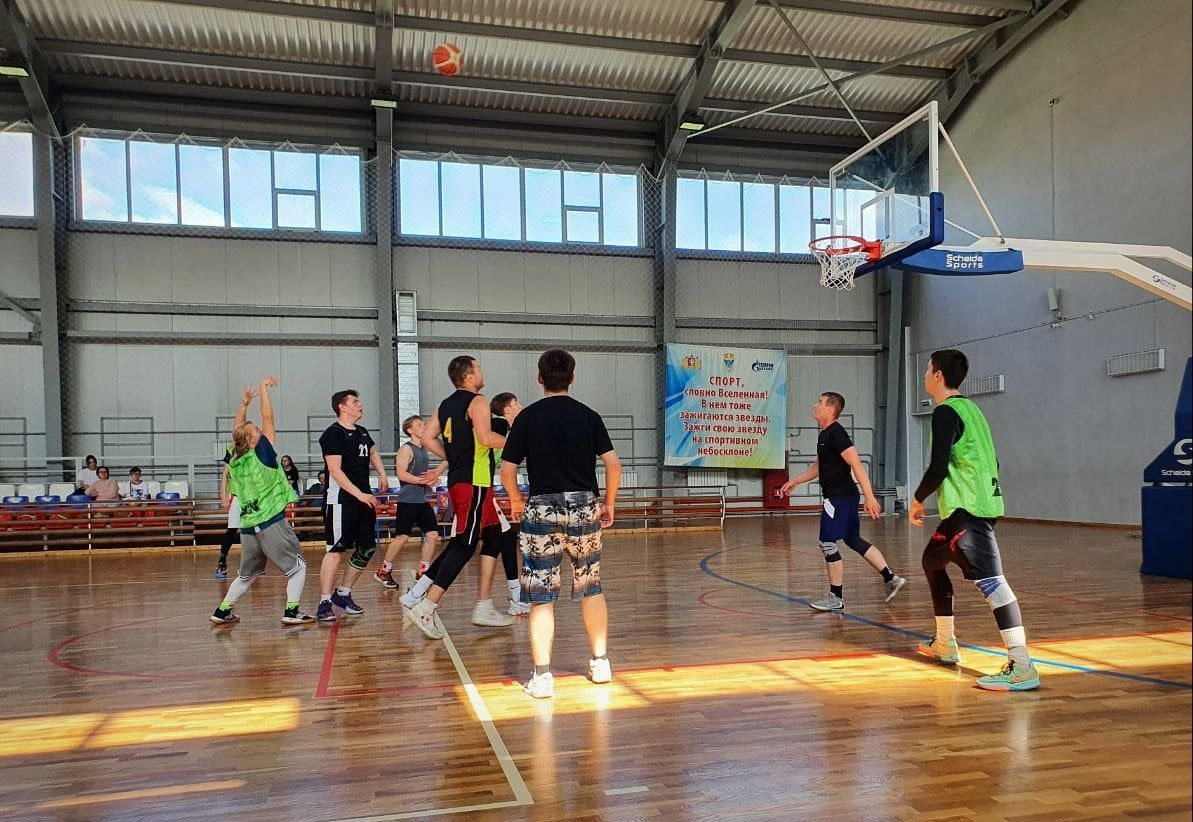 В Карпинском ФОКе прошли соревнования по баскетболу «Оранжевый мяч-2022»