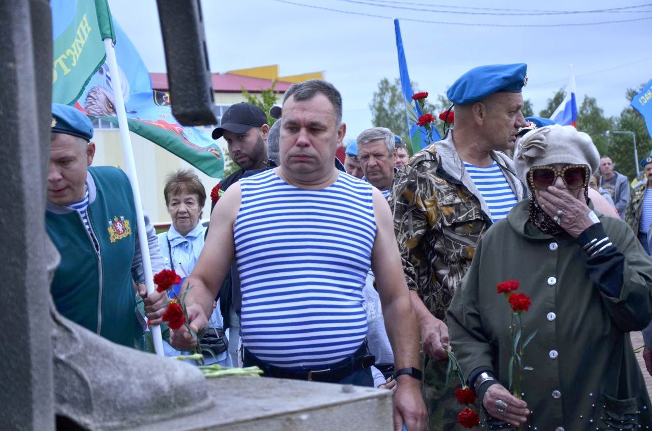 В Карпинске отпраздновали День воздушно-десантных войск