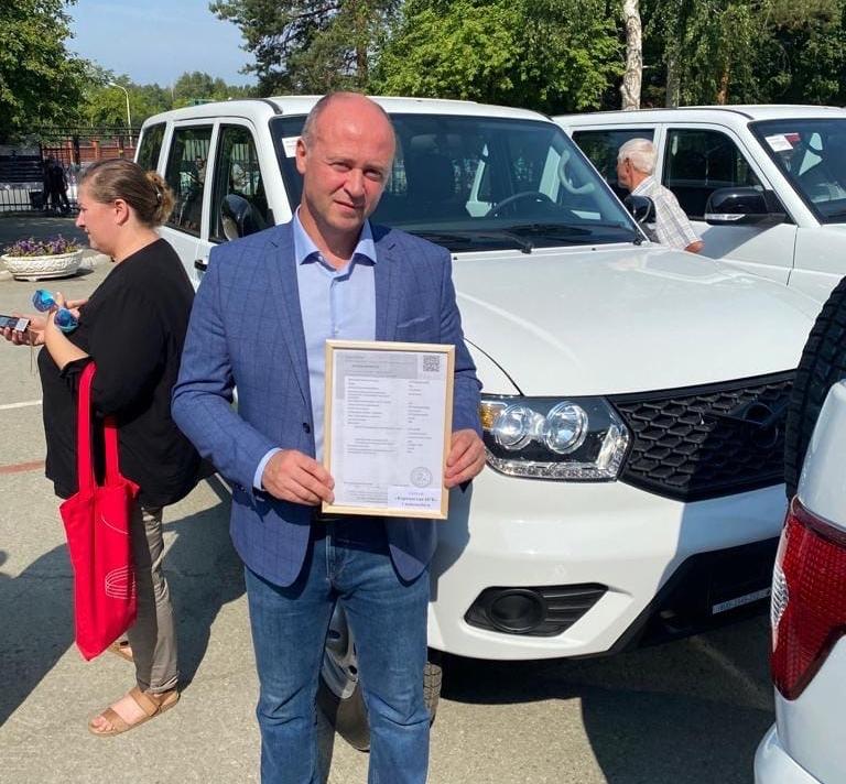 Карпинская больница получила от Минздрава еще один автомобиль