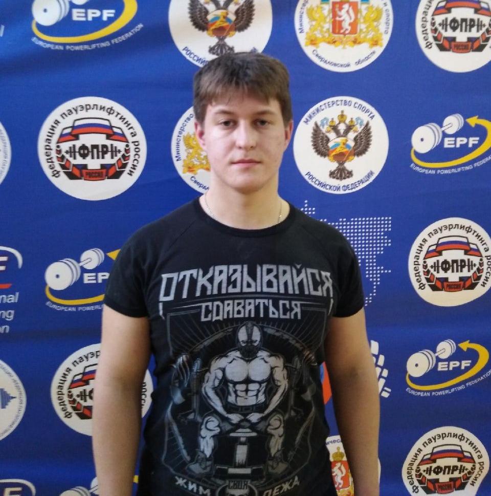 Карпинский пауэрлифтер занял второе место в областных соревнованиях по жиму штанги