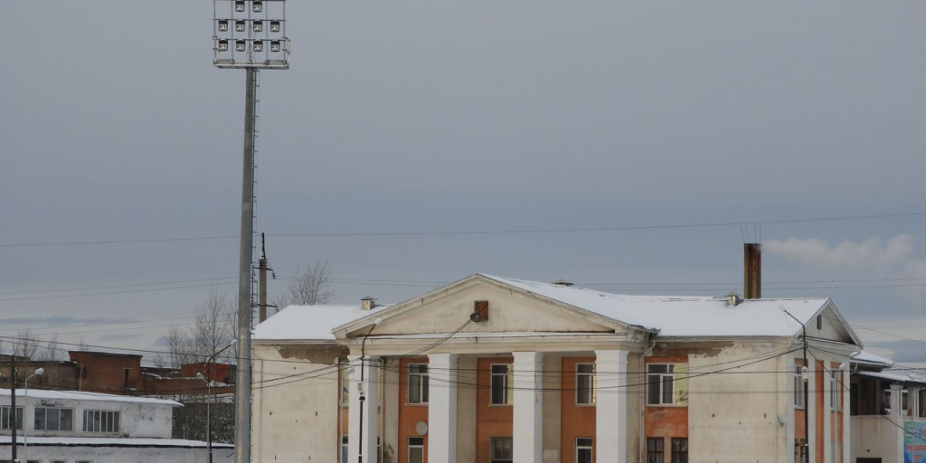 Карпинск пермь. Стадион труд Карпинск. Карпинский Озерск.