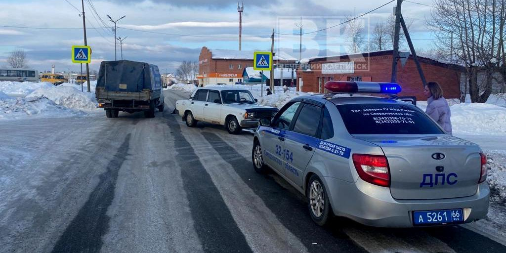 Погода в карпинске на 10. УАЗ сбил ребенка в Карпинске на. Новости Карпинска свежие происшествия. Флэшмоб на пешеходном переходе для дошкольников.