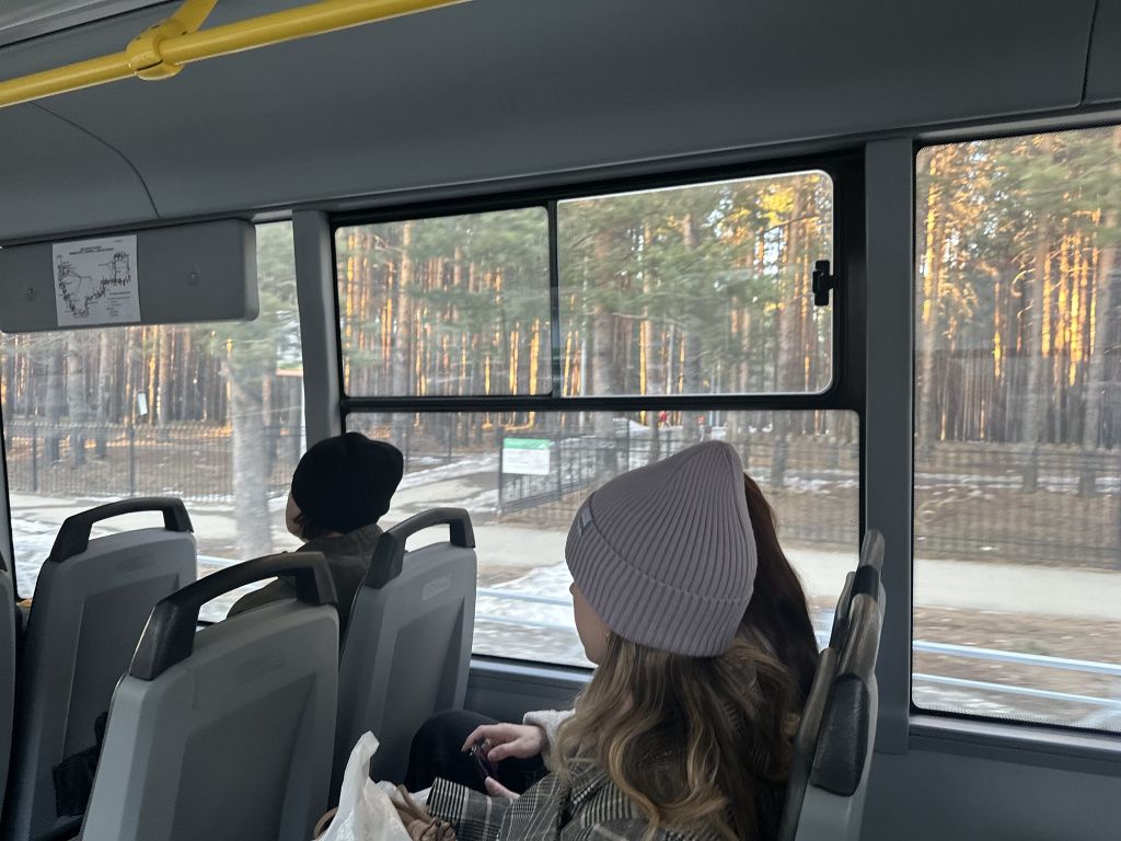 Выходит, проблема не в открытом окне, а в отношении людей друг к другу? Фото: Мария Шевнина, "Вечерний Краснотурьинск". 