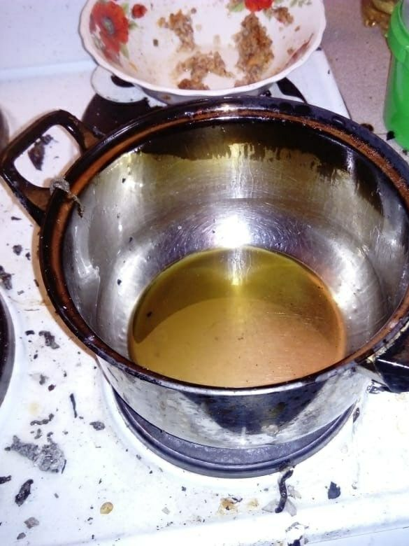 Вода в масло на сковороде