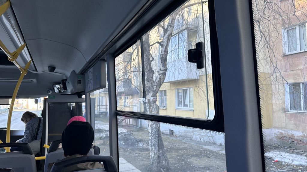«Нельзя открывать окна!» — кричит кондуктор. Фото: Мария Шевнина, «Вечерний Краснотурьинск»