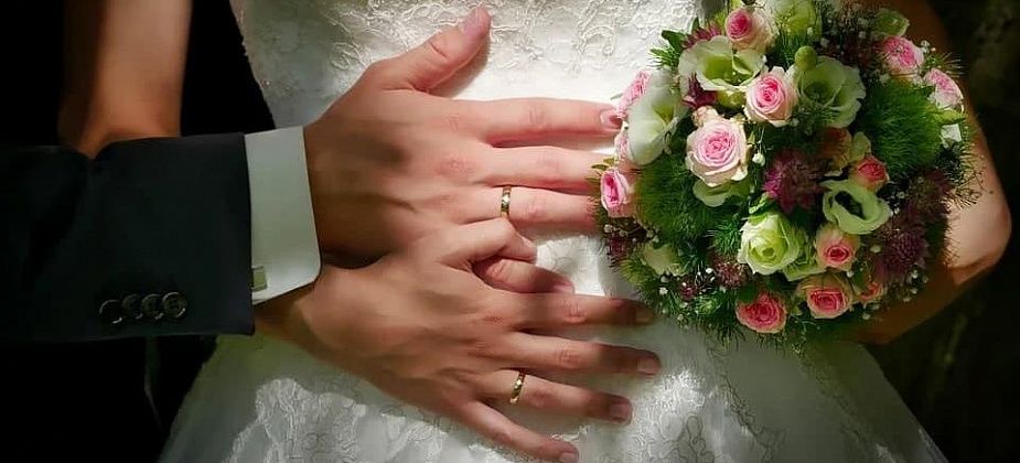 Завтра в Карпинске сыграют восемь свадеб