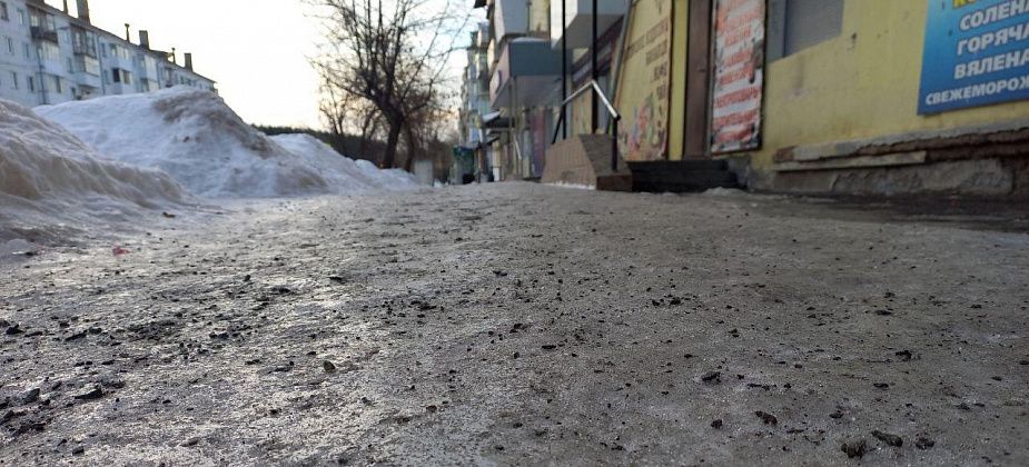 Карпинцы жалуются на гололед на тротуарах