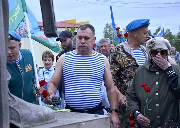 В Карпинске отпраздновали День воздушно-десантных войск
