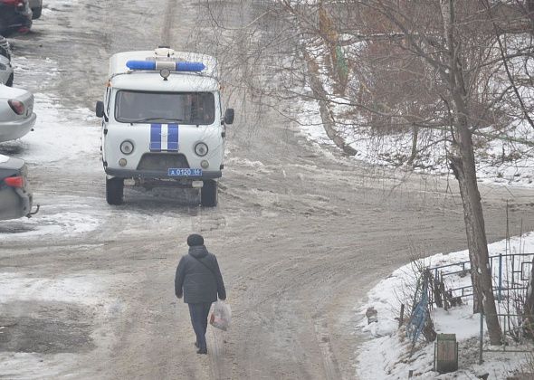 В Карпинске полицейские скрутили пособников мошенников на глазах у потенциальной жертвы