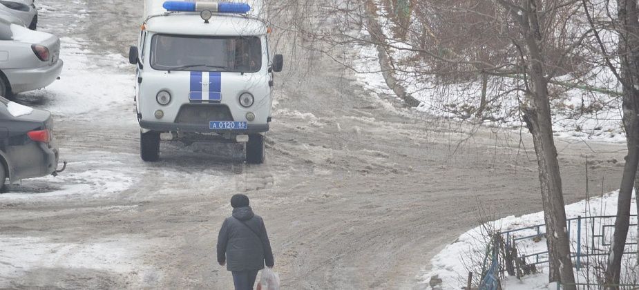 В Карпинске полицейские скрутили пособников мошенников на глазах у потенциальной жертвы