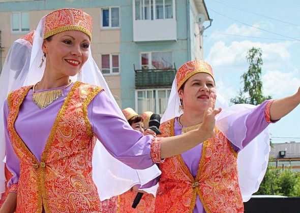 Сегодня на центральной площади Карпинска отпраздновали Сабантуй