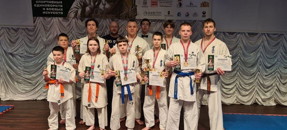 Пятеро карпинских каратистов стали лучшими на областных соревнованиях