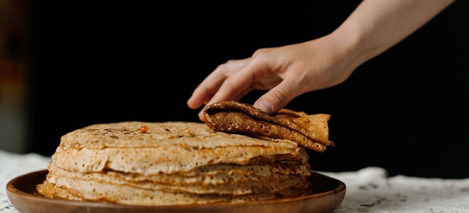 Началась масленичная неделя. С какими начинками делаем блинчики? 