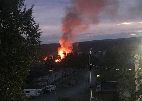 Этой ночью в Карпинске был большой пожар: горел частный дом и другие постройки
