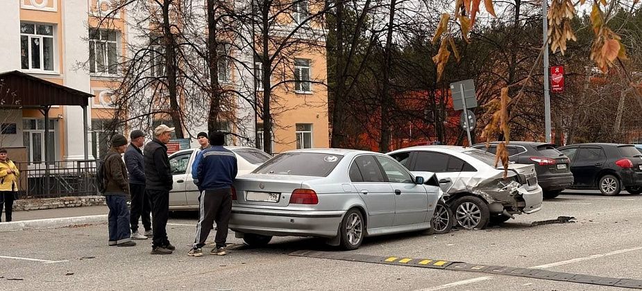 В Карпинске лишили прав водителя BMW, который устроил аварию, нарушив сразу несколько правил обгона