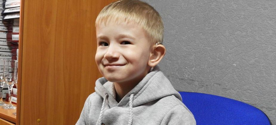 7-летнему Макару нужны занятия с сурдопедагогами и ваша помощь