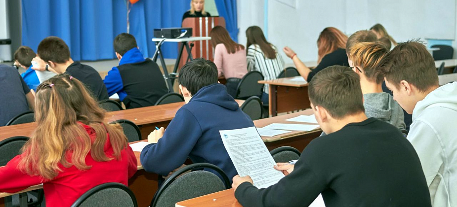 В ежегодной акции «Географический диктант» приняли участие 90 карпинцев
