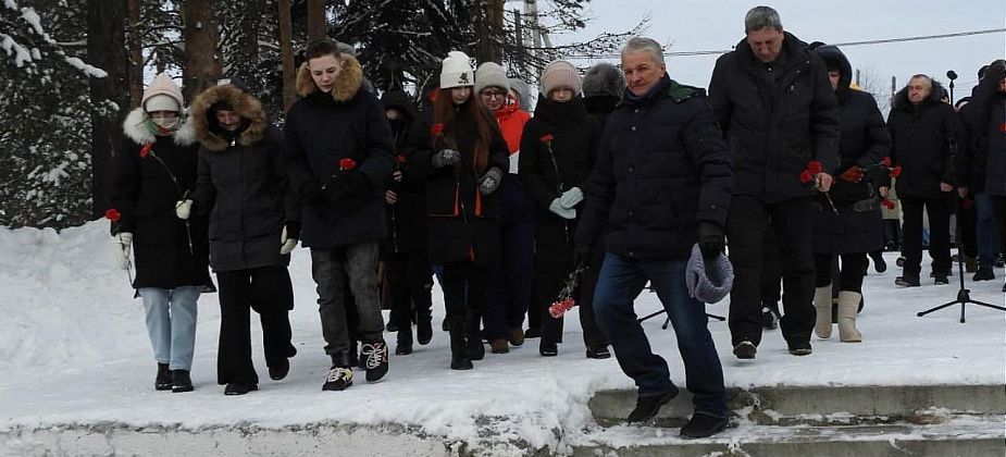 «По приказу Родины». В Карпинске почтили память парней, погибших в Афганистане