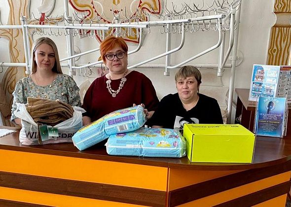 Родители и педагоги ДООЦ отправили гуманитарную помощь беженцам из ЛНР и ДНР