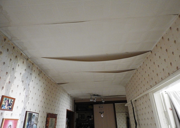 Жители многоквартирных домов жалуются на протекающие крыши
