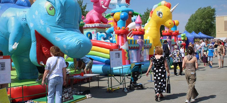 Лето, дети и батуты: в выходные на центральной площади отметили День защиты детей