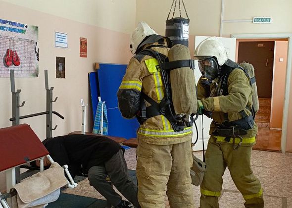 В карпинском филиале «Урал без наркотиков» прошли учения по эвакуации и тушению пожара