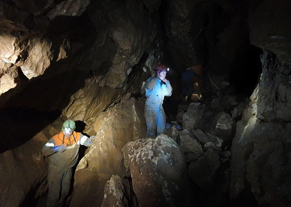 Командировка во мрак. Что уральские спелеологи ищут в пещерах рядом с Карпинском