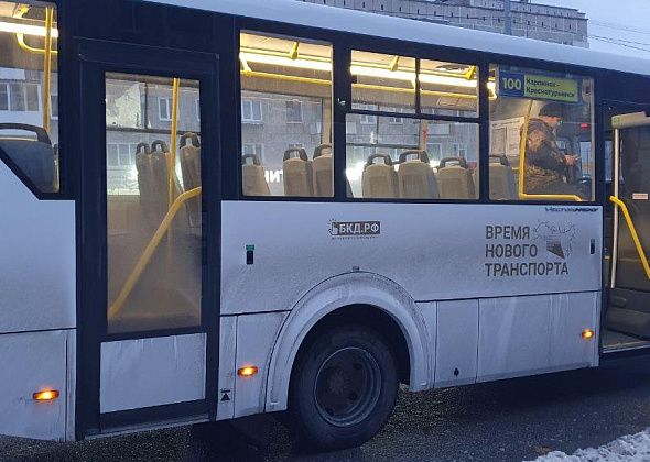 Пассажиры рейса Карпинск-Краснотурьинск были вынуждены сойти с автобуса из-за поломки двери