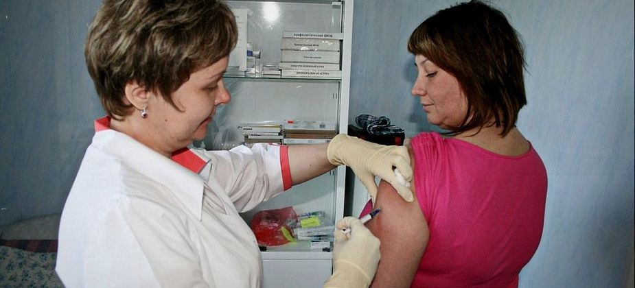 Карпинцев призывают вакцинироваться от гриппа перед “второй волной коронавируса”